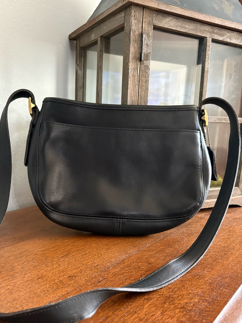 Coach Black Leather Crossbody Shoulder Bag - Classic Everyday Style